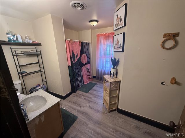 2722 Monroe Avenue, Niagara Falls, NY 14303