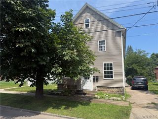 2722 Monroe Avenue, Niagara Falls, NY 14303