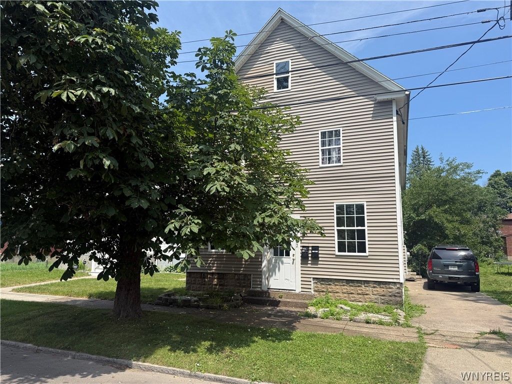 2722 Monroe Avenue, Niagara Falls, NY 14303