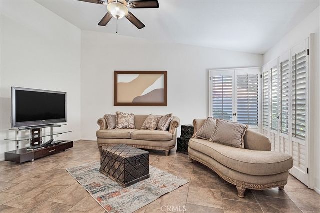 20065 Avenue Of The Oaks, Newhall, CA 91321