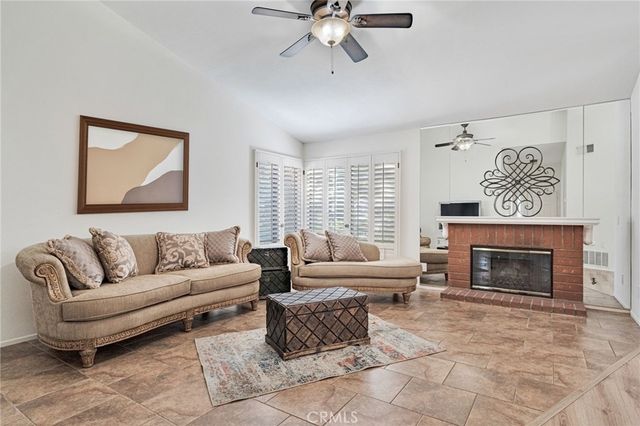 20065 Avenue Of The Oaks, Newhall, CA 91321