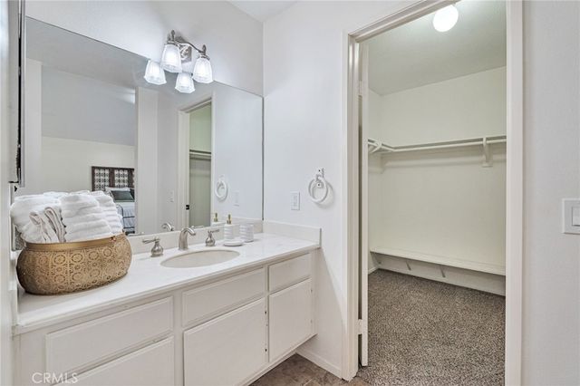 20065 Avenue Of The Oaks, Newhall, CA 91321