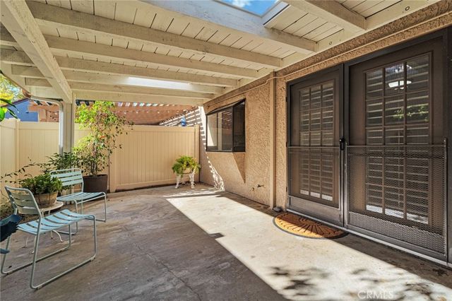 20065 Avenue Of The Oaks, Newhall, CA 91321