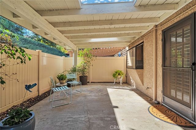 20065 Avenue Of The Oaks, Newhall, CA 91321