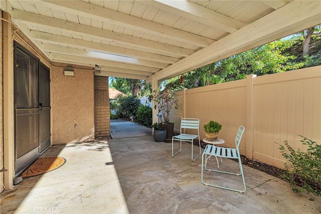 20065 Avenue Of The Oaks, Newhall, CA 91321