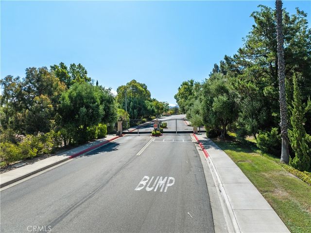 20065 Avenue Of The Oaks, Newhall, CA 91321
