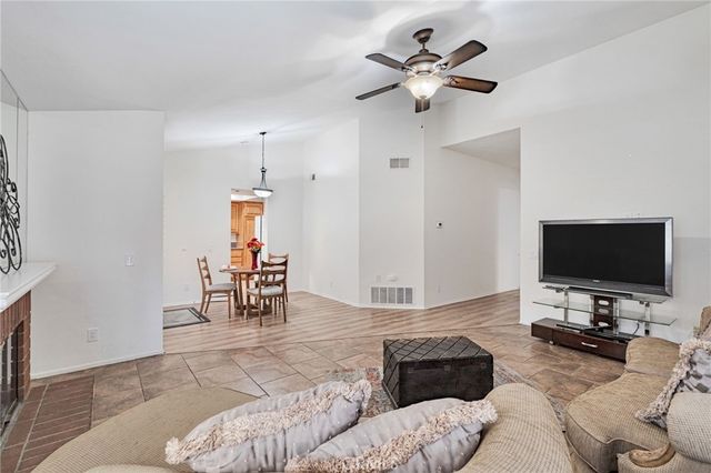 20065 Avenue Of The Oaks, Newhall, CA 91321