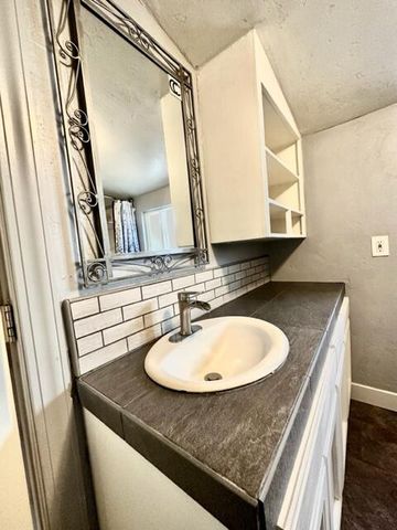 103 E Firebaugh Avenue, Exeter, CA 93221