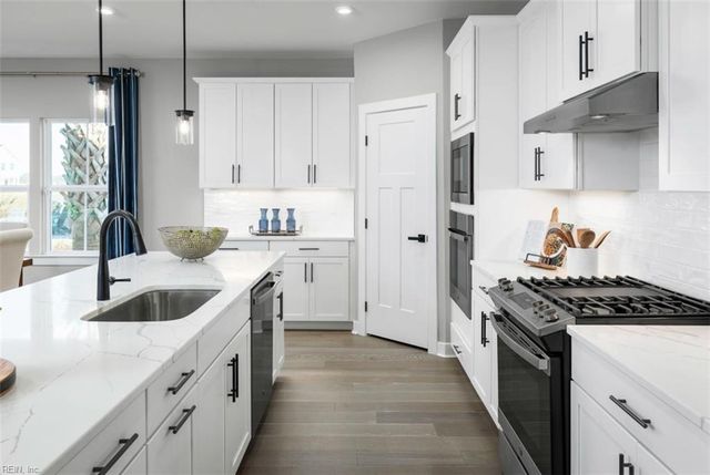 2153 Mainsail DR, Carrollton, VA 23314