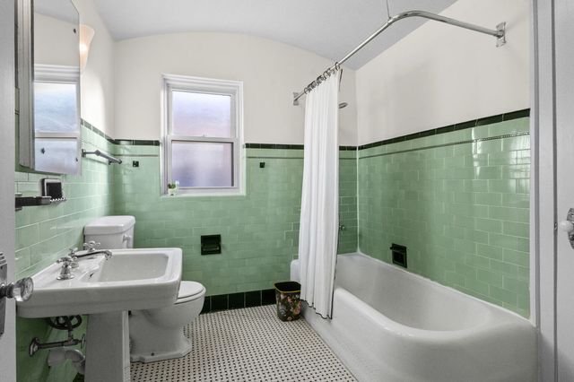 8037 Kenton Avenue 2S, Skokie, IL 60076