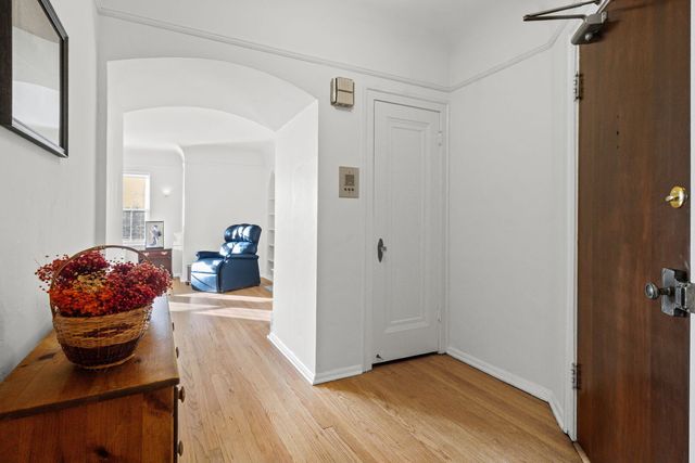 8037 Kenton Avenue 2S, Skokie, IL 60076