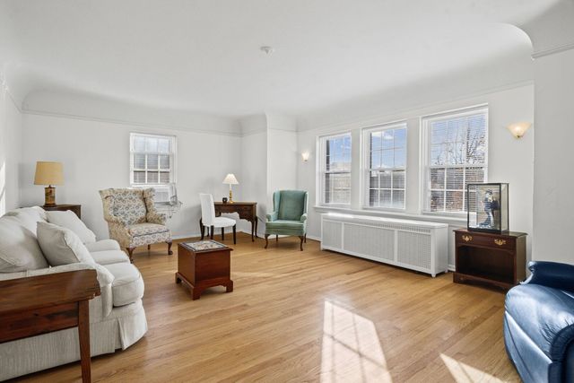 8037 Kenton Avenue 2S, Skokie, IL 60076