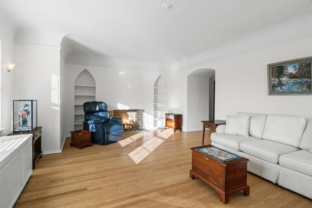 8037 Kenton Avenue 2S, Skokie, IL 60076