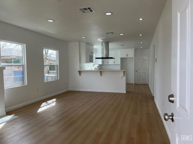 1007 Dolores Street, Bakersfield, CA 93305