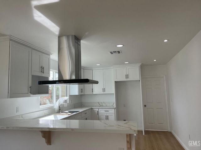 1007 Dolores Street, Bakersfield, CA 93305