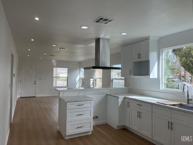 1007 Dolores Street, Bakersfield, CA 93305