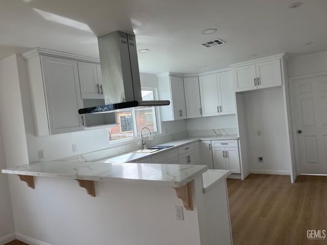 1007 Dolores Street, Bakersfield, CA 93305