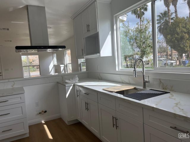 1007 Dolores Street, Bakersfield, CA 93305