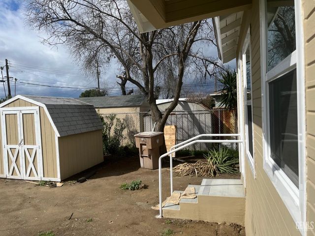 1007 Dolores Street, Bakersfield, CA 93305