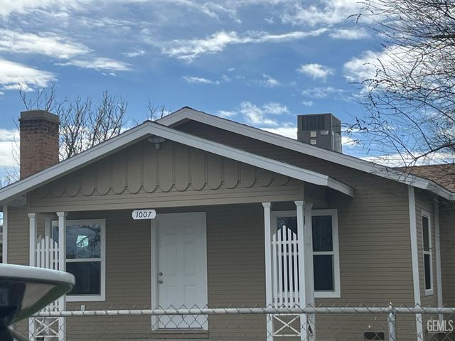 1007 Dolores Street, Bakersfield, CA 93305
