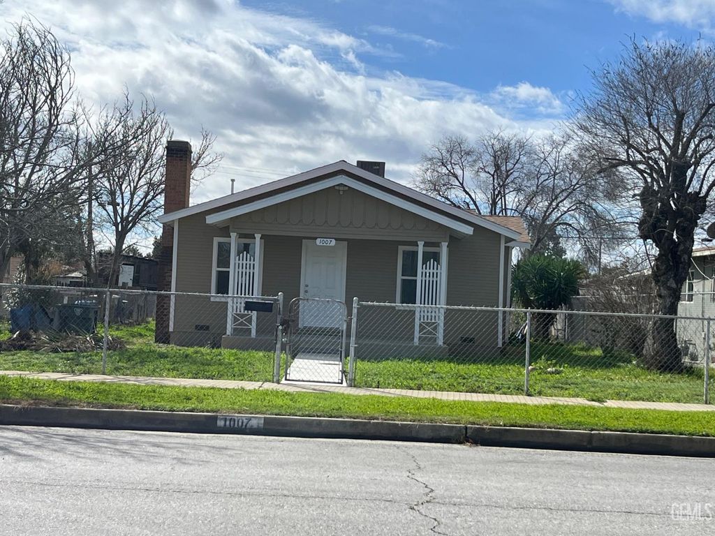 1007 Dolores Street, Bakersfield, CA 93305