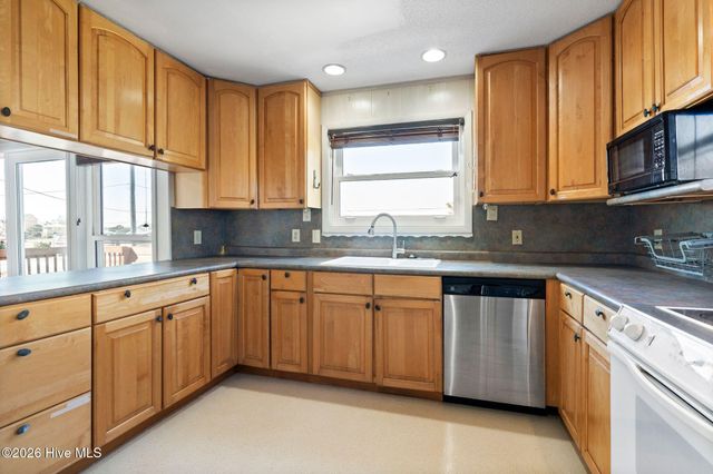 714 Ocean Boulevard, Holly Ridge, NC 28445