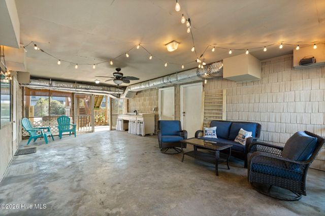 714 Ocean Boulevard, Holly Ridge, NC 28445