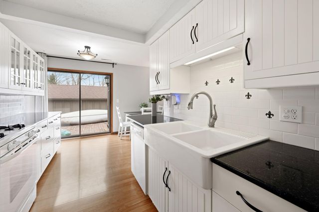 16102 18th Place N, Plymouth, MN 55447