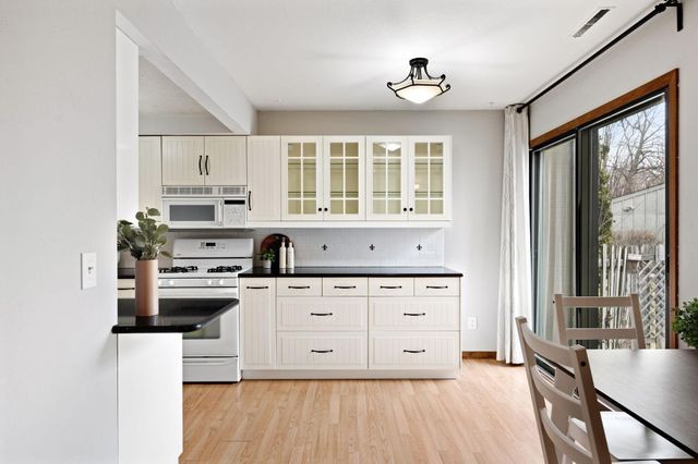 16102 18th Place N, Plymouth, MN 55447