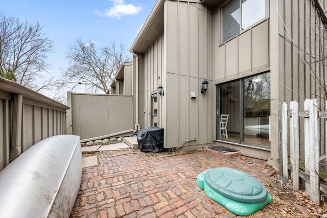 16102 18th Place N, Plymouth, MN 55447