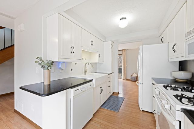 16102 18th Place N, Plymouth, MN 55447