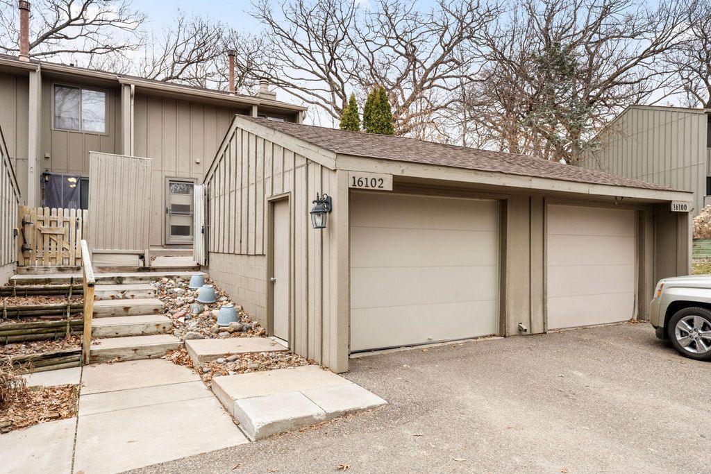 16102 18th Place N, Plymouth, MN 55447