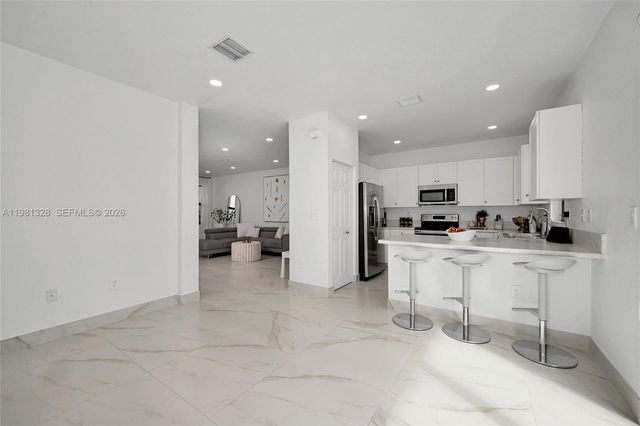 3438 W 104th Ter, Hialeah, FL 33018