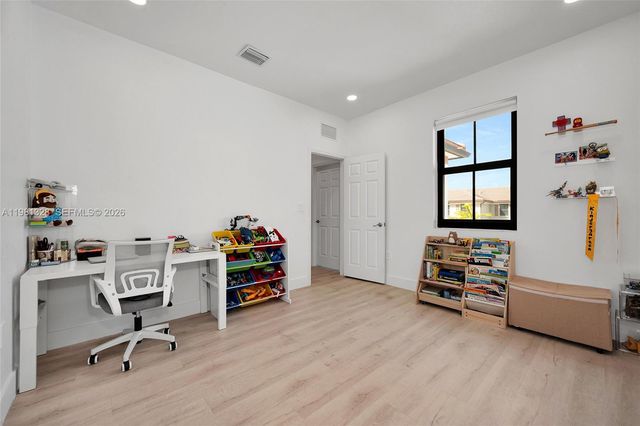 3438 W 104th Ter, Hialeah, FL 33018