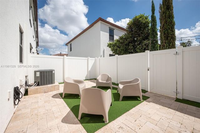 3438 W 104th Ter, Hialeah, FL 33018