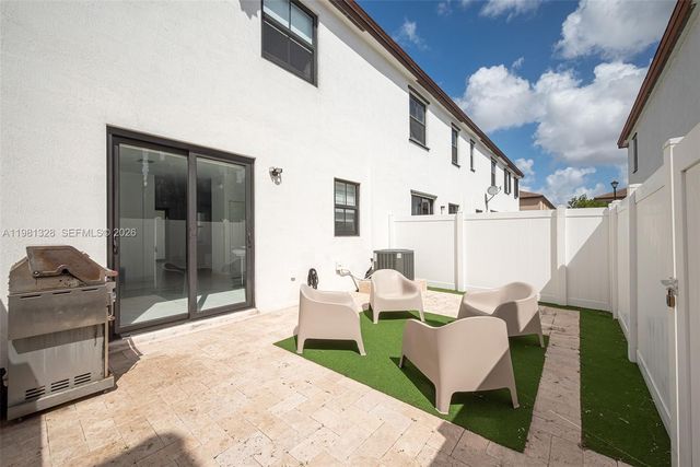 3438 W 104th Ter, Hialeah, FL 33018