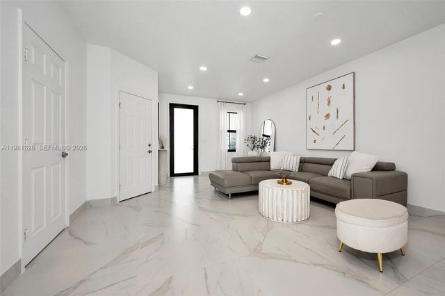 3438 W 104th Ter, Hialeah, FL 33018