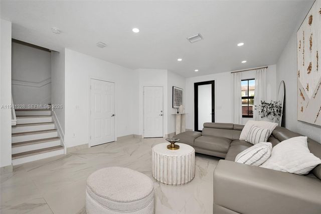 3438 W 104th Ter, Hialeah, FL 33018