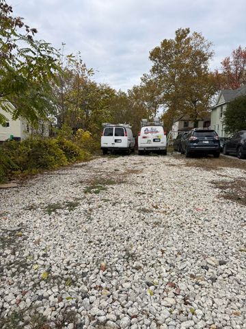 221 E Williams Street, Fort Wayne, IN 46803