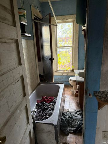 221 E Williams Street, Fort Wayne, IN 46803