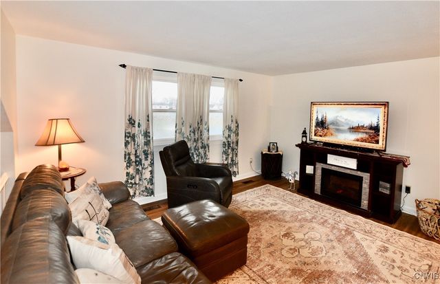 4964 Blacksmith, Clay, NY 13088