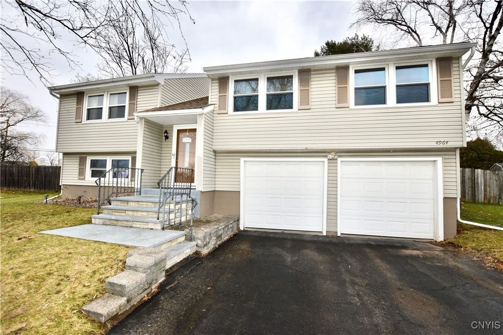 4964 Blacksmith, Clay, NY 13088