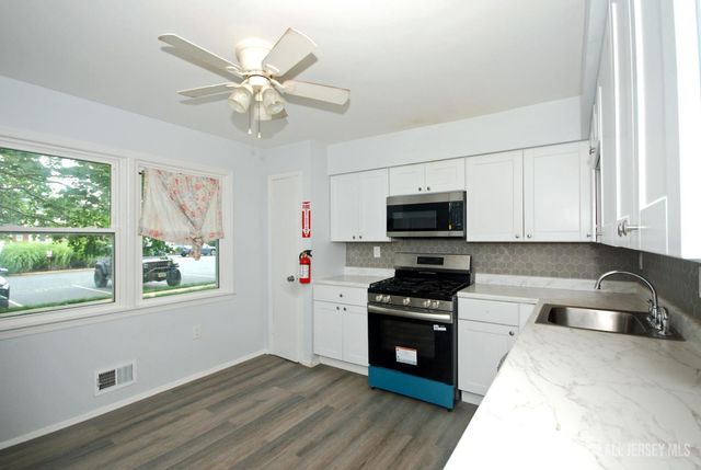 13 Tiger Lilly Court, Sayreville, NJ 08872