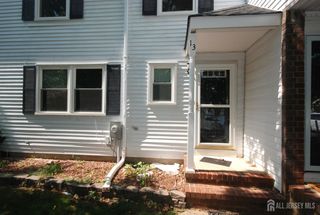 13 Tiger Lilly Court, Sayreville, NJ 08872