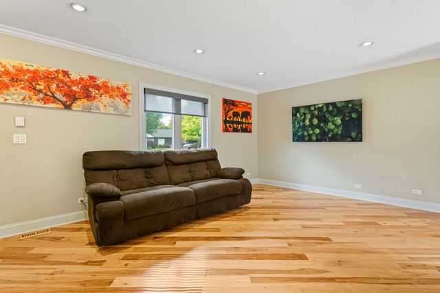 307 Albright Court, Vernon Hills, IL 60061