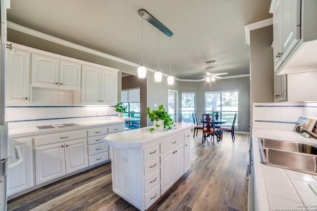 29435 Fairway Bluff, Boerne, TX 78015