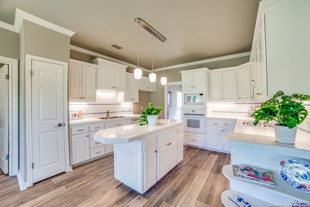 29435 Fairway Bluff, Boerne, TX 78015