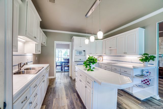 29435 Fairway Bluff, Boerne, TX 78015