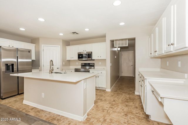 970 W DESERT MOUNTAIN Drive, San Tan Valley, AZ 85143