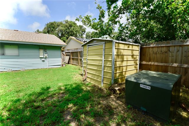965 Raven St, Corpus Christi, TX 78418